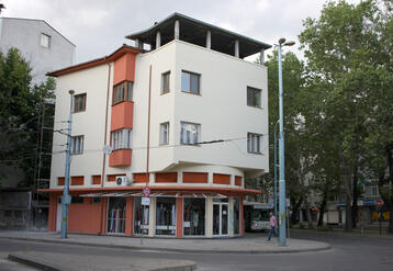 къща