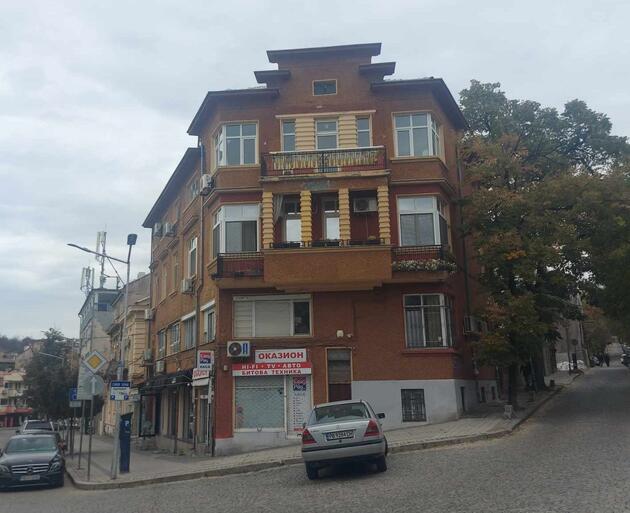 къща