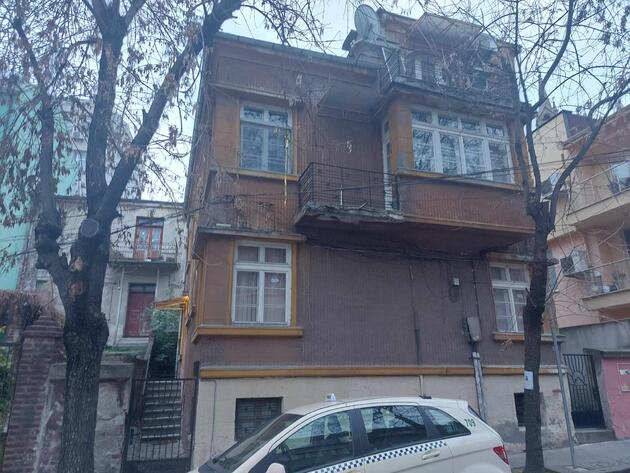 къща