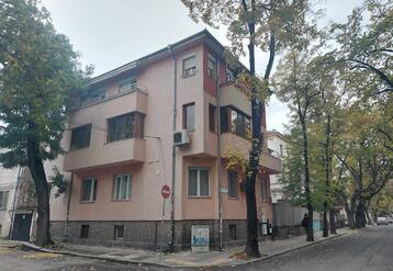 къща
