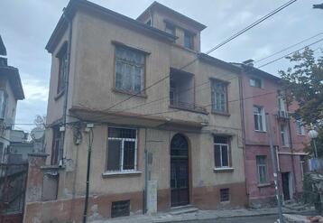 къща
