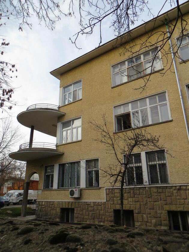 болница
