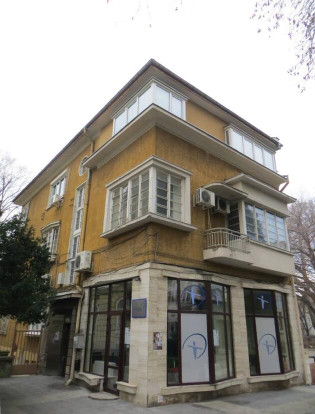 къща