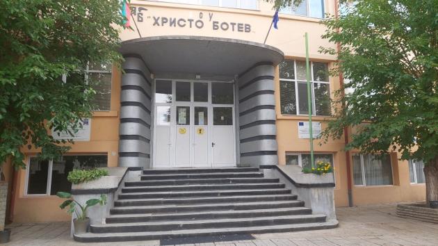 сега