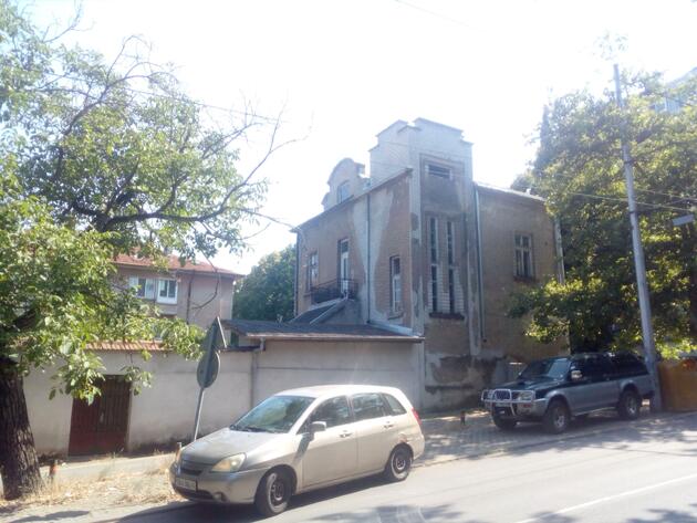 къща