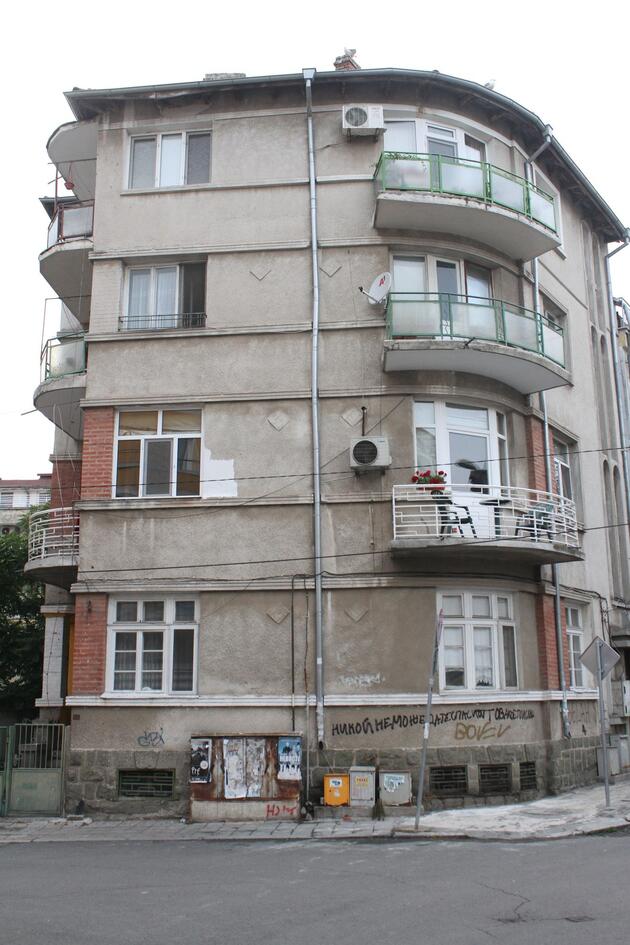 къща