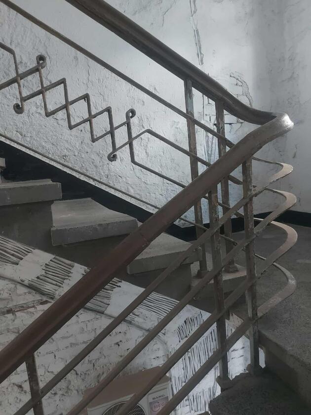 д