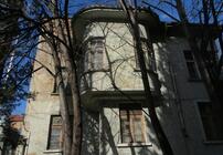 къща