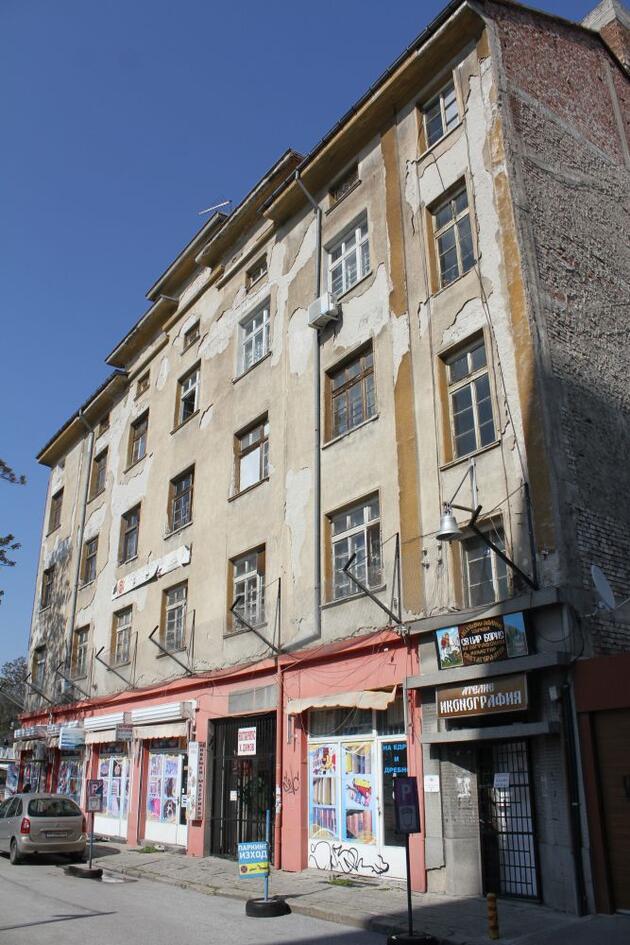 къща
