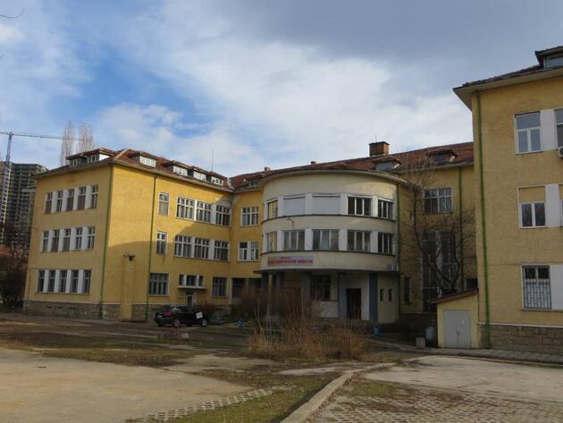 болница