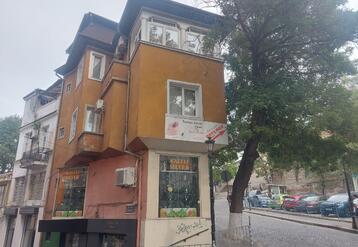 къща