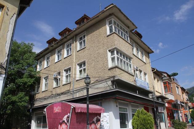 къща