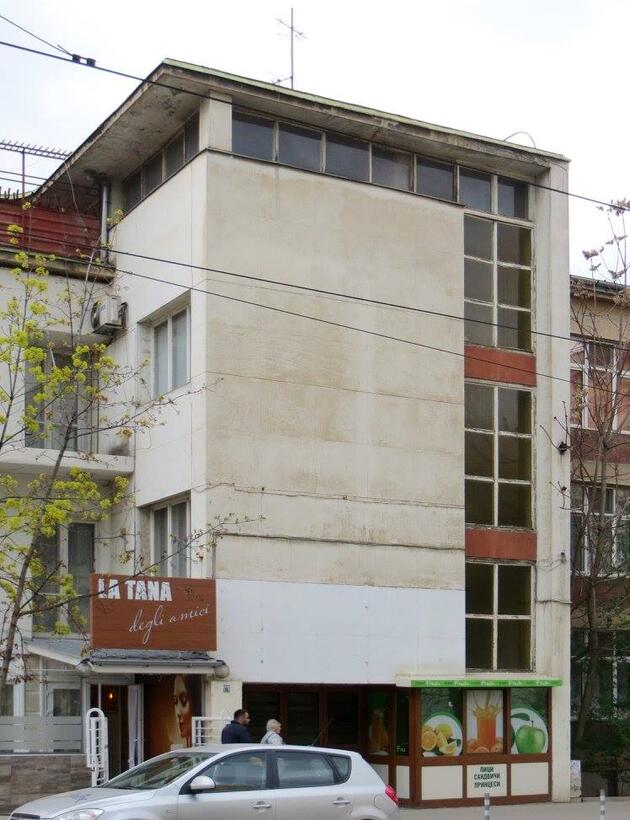 къща